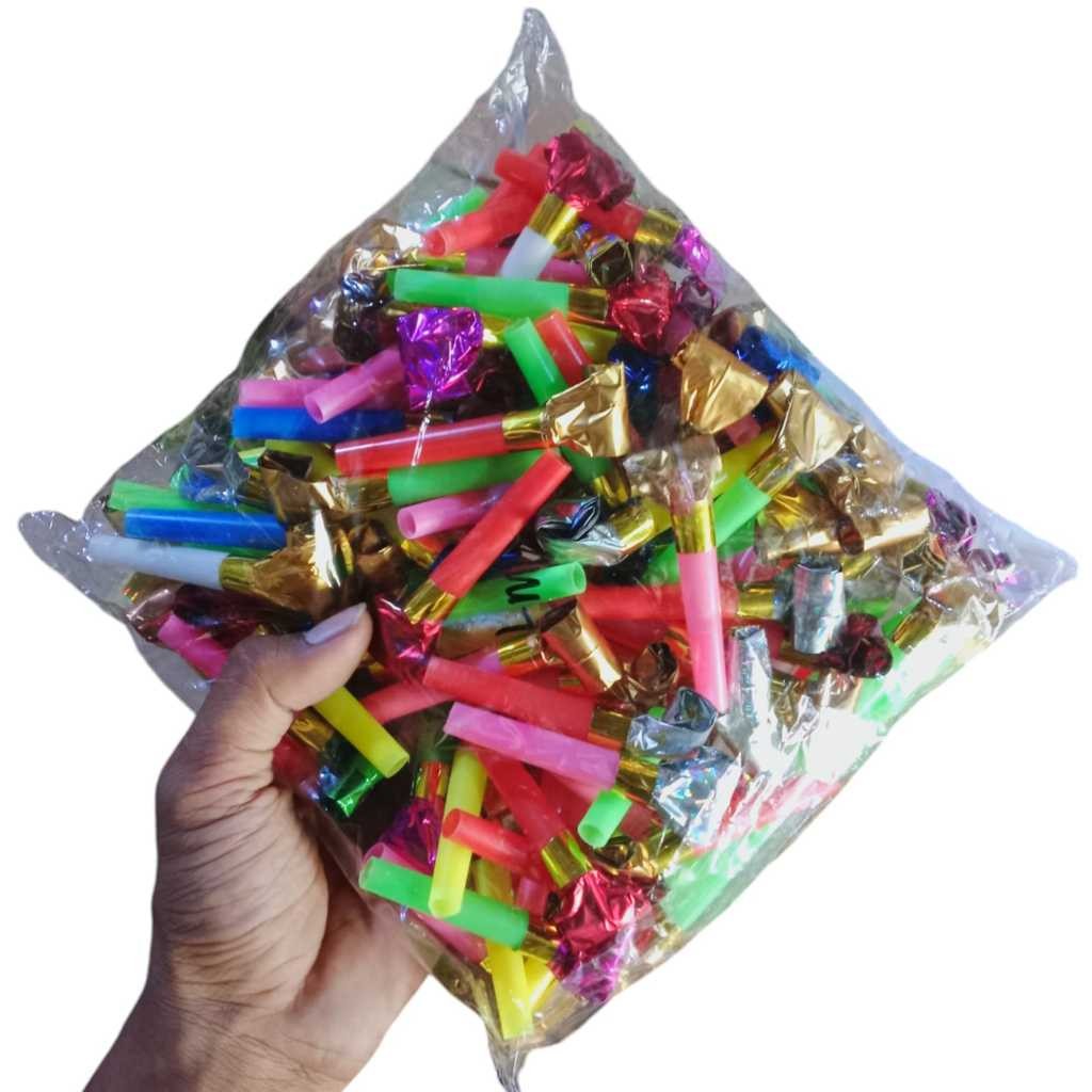 1 PACK ISI 50 PCS PELUIT LIDAH KECIL / MAINAN PELUIT LIDAH JULUR / PELUIT ULANG TAHUN