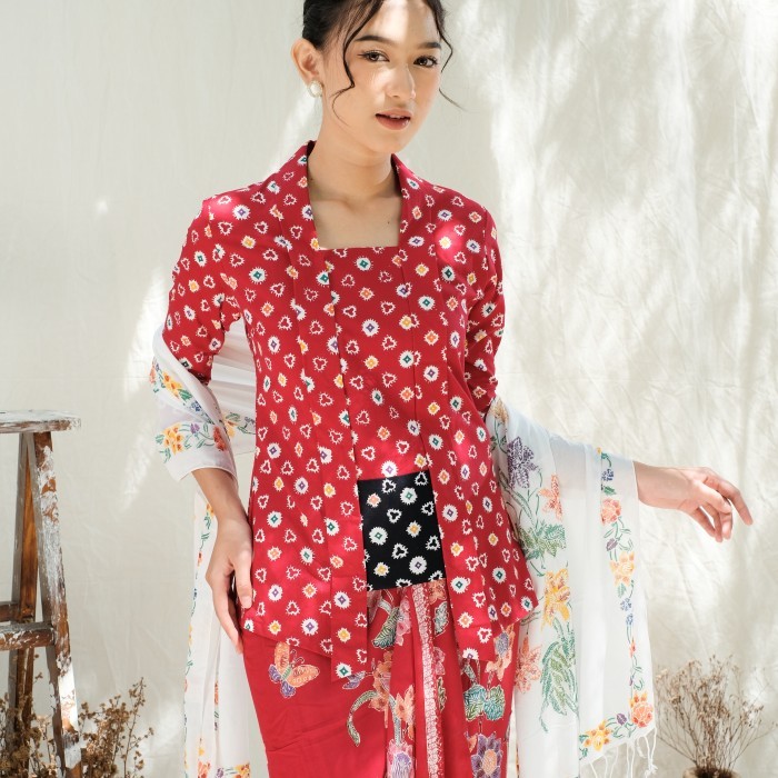 

✨LARIS✨ -Kebaya Batik Jumputan Lengan Panjang Meradelima Katun Merah - XS