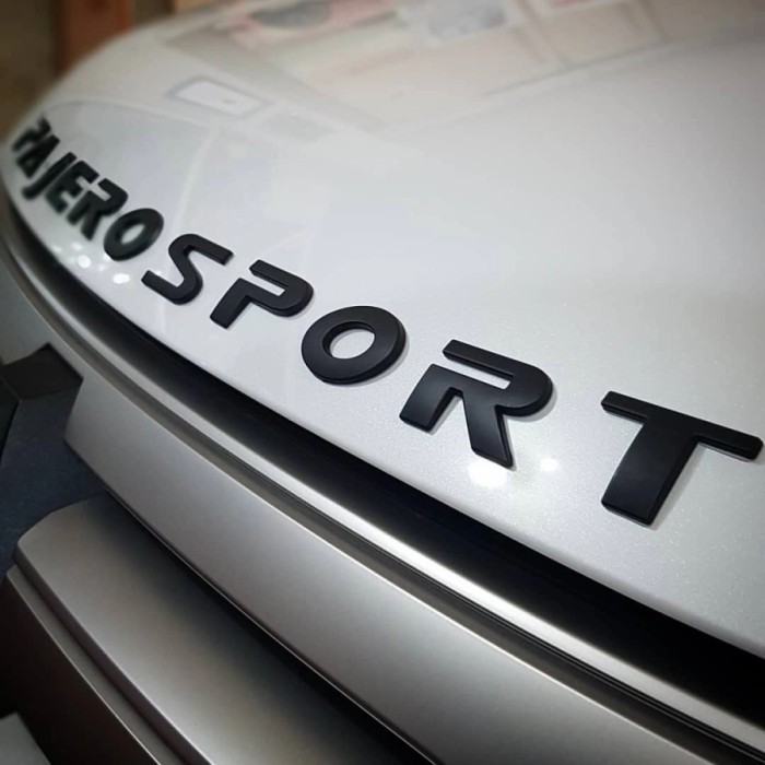 Emblem Hood Kap Mesin Black All New Pajero Sport 2021