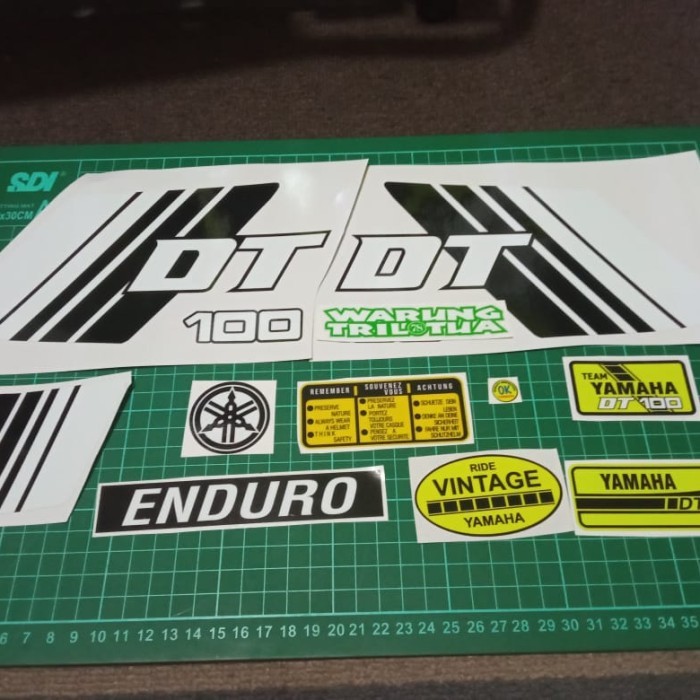 stiker yamaha DT 100