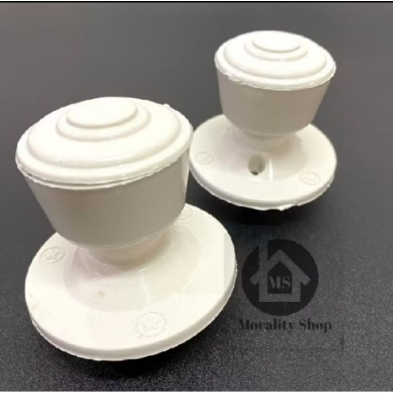 Tarikan pintu kamar mandi pvc putih