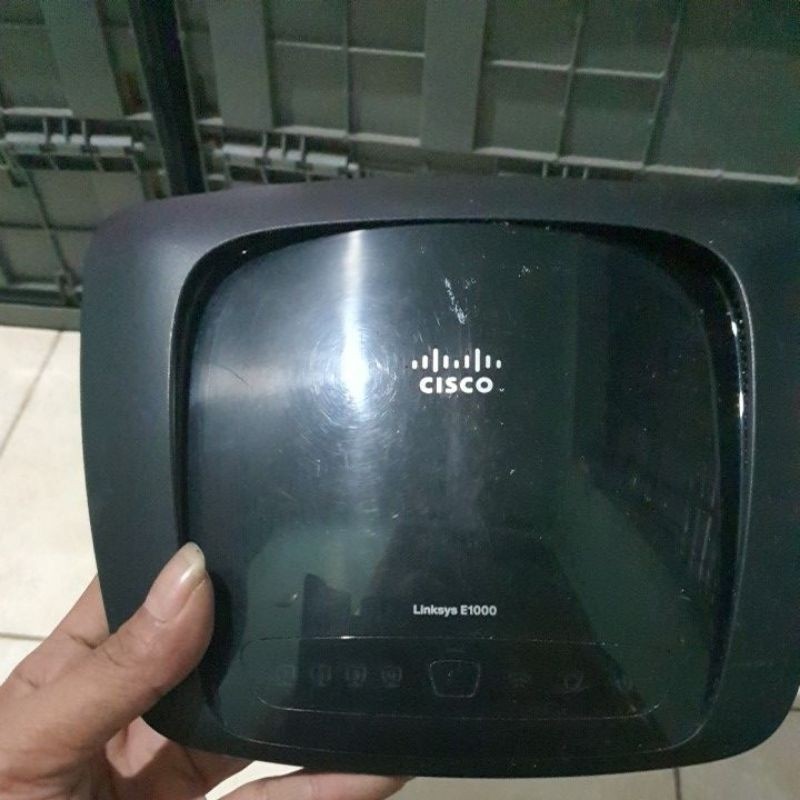 CISCO E1000 ROUTER WIFI