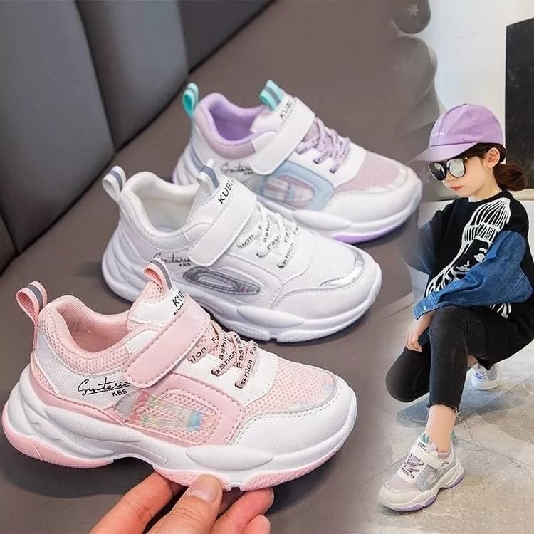 Sepatu Sneakers Anak Cewek Model Terbaru LV0404