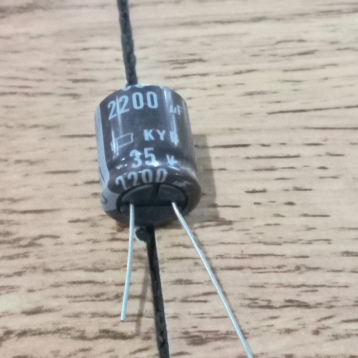 kapasitor nippon chemicon 2200uf 35v elko elco capasitor 2200 uf 35 v A