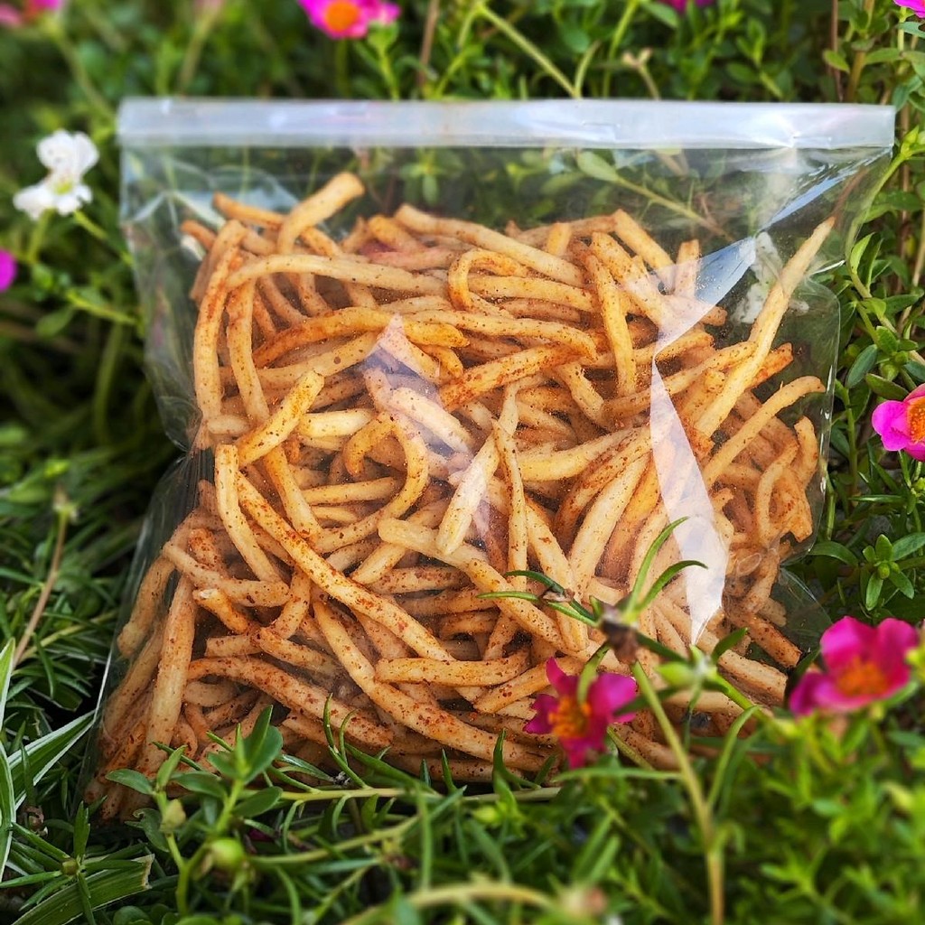 

stik renyah 1/2 kg original,pedas,ekstra pedas,keju,blado