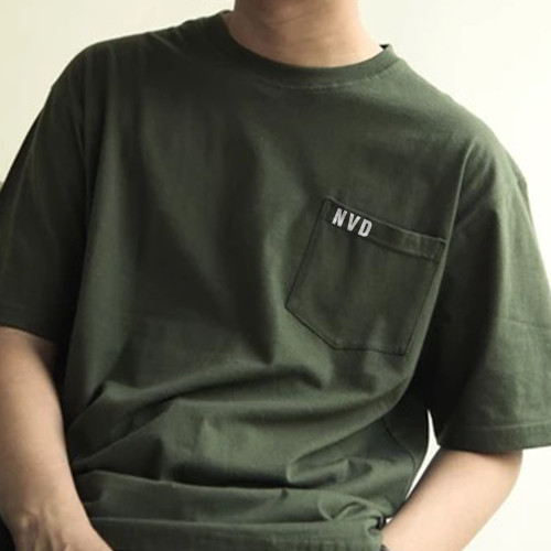 Kaos Pria Distro Simple Kantong Depan – T-shirt Polos Casual Keren