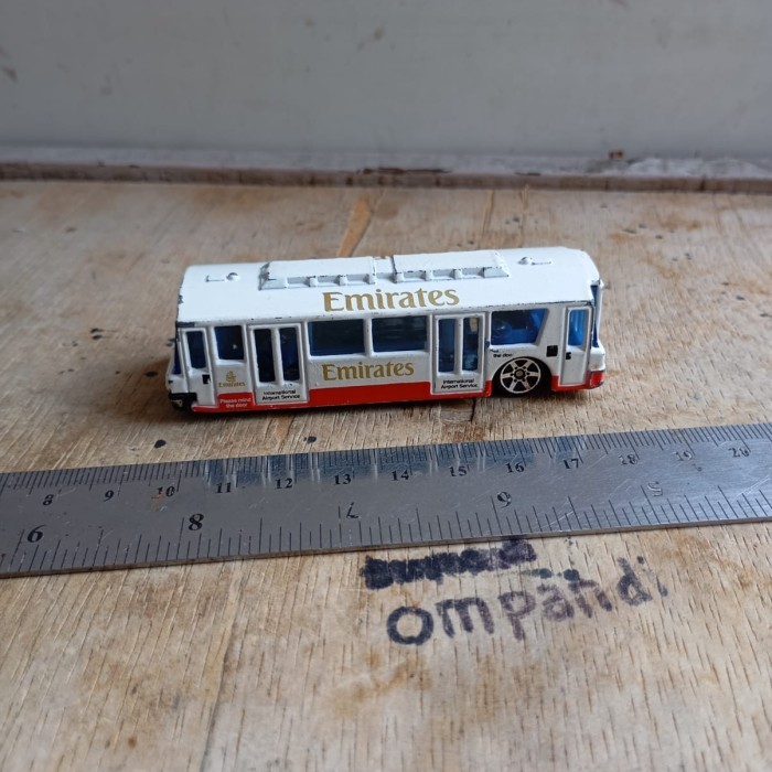 Second Loose diecast real toys bus Emirates bekas