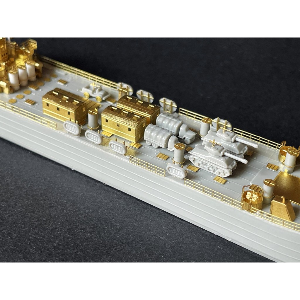 EVModel P033 1/700 US WWII/Cold War LST Large Tank Landing Ship Set Modification