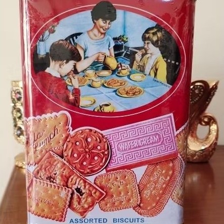 

Khong Guan merah 1600 Gram FREE BUBBLE WRAP ED OKTOBER 2026 kaleng merah 1600 gram/kualitas spesial 1.6 kg