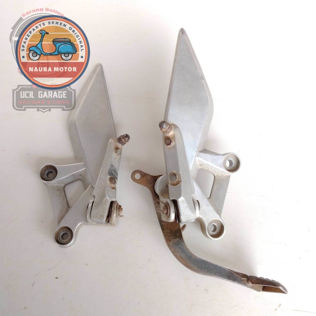 DUDUKAN FOOTSTEP STEP DEPAN CB150R OLD K15 ORIGINAL BEKAS STEP DEPAN CB150R LAMA SEKEN ORIGINAL