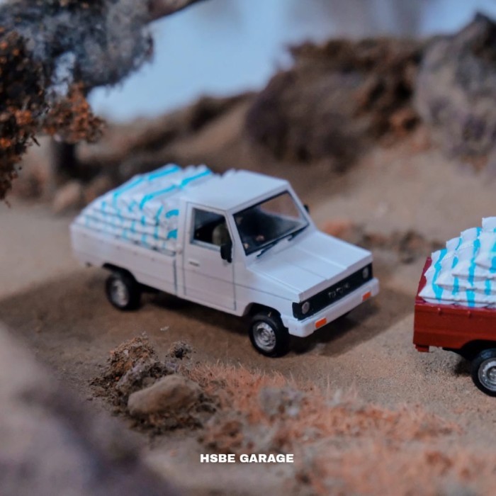 ✨Q.LnS✨ - TERBARU miniatur kijang kotak doyok kf20 1983 1/64 resin - Putih