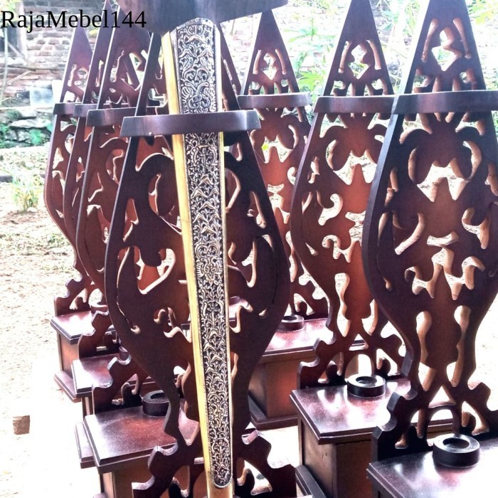 

blawong duduk keris antik