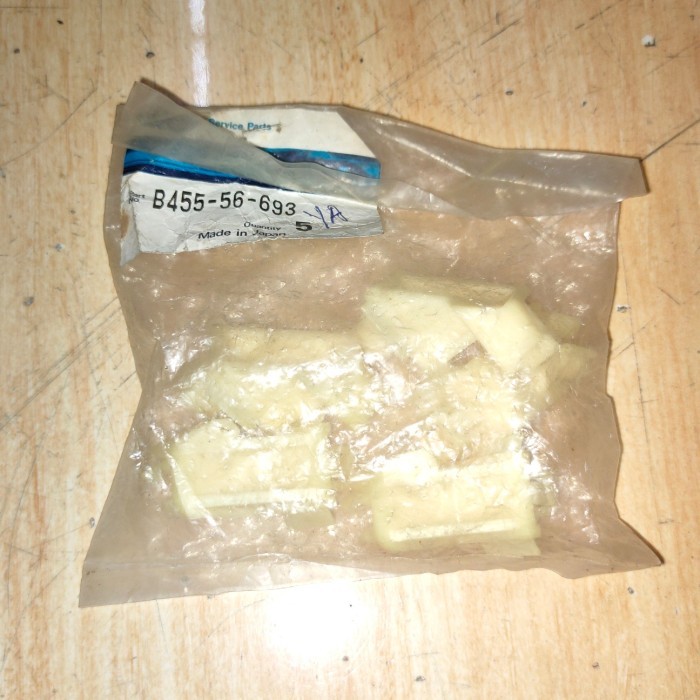 Mazda Genuine Parts Plastik Pegang Tiang kap Mesin Mazda 323 Interplay Part Baru