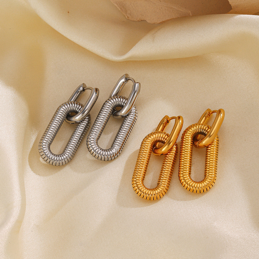 Anting-anting mode Eropa dan Amerika stainless steel 18K gesper telinga oval geometris berlapis emas