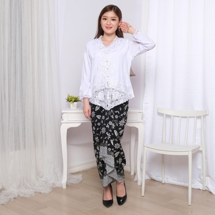 

✨LARIS✨ -Atasan Kebaya Kutubaru Bordir Modern Cantik Lengan Panjang Warna Putih - L