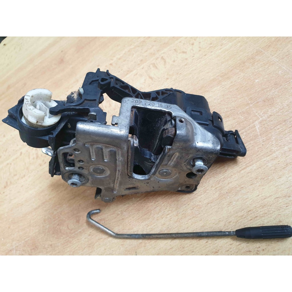 Doorlock depan kiri Mercy Mercedes W202 C200 C180