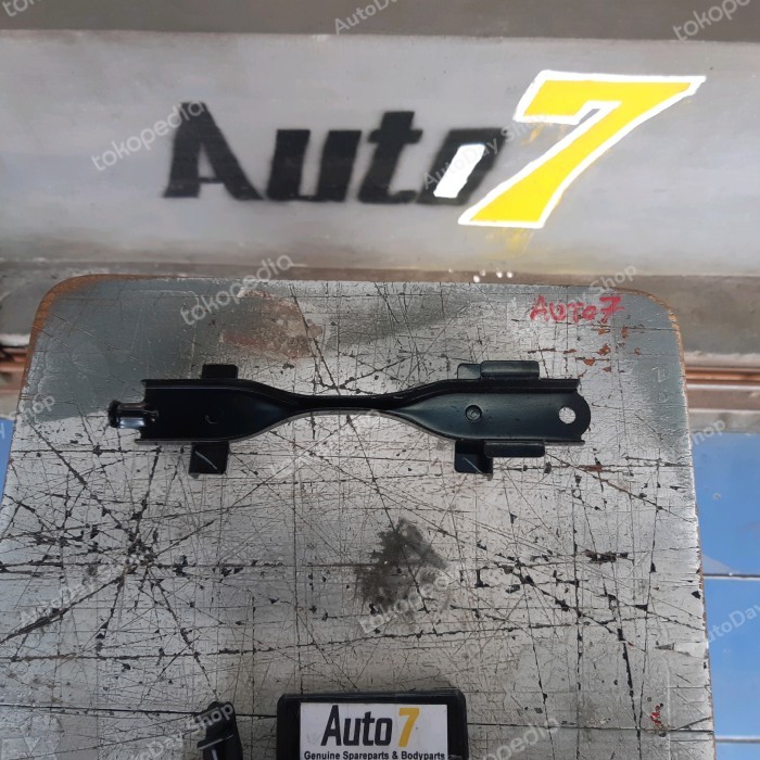 Bracket Aki Toyota Yaris Bakpau Original