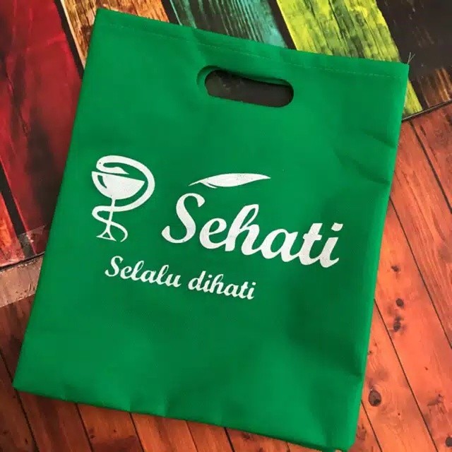 

Custom Sablon Cetak Nama Logo Tas Kain Spunbond Cocok Untuk Promosi, Tasyakuran Wedding Khitan Ultah