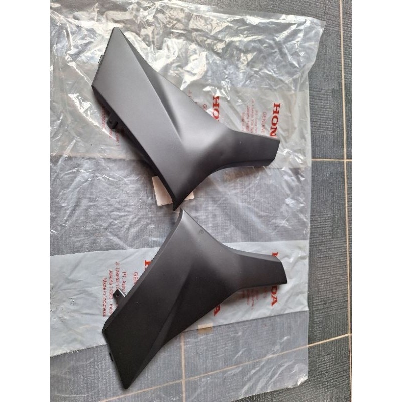 Cover L R Side Dek Bawah Samping Vario 160 K2S Hitam Dop