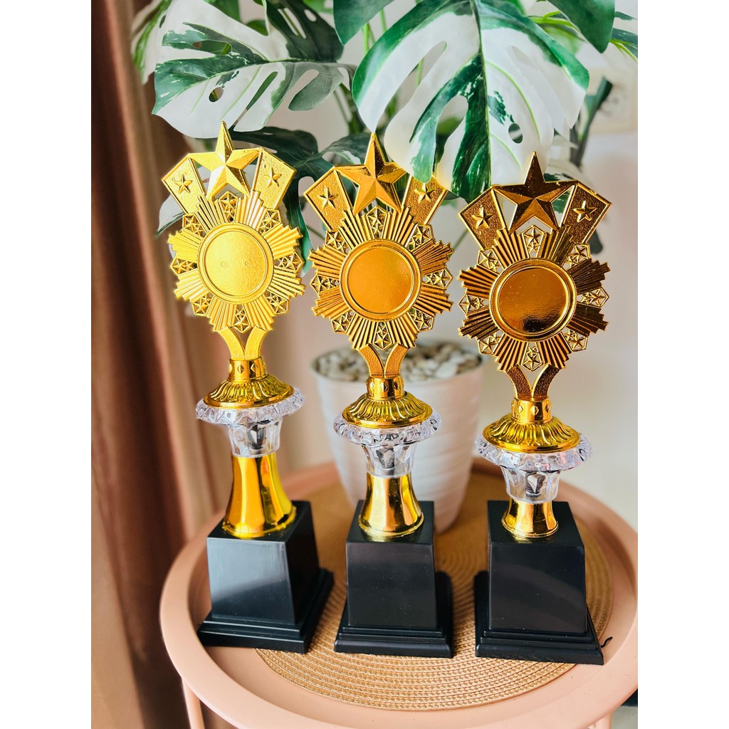 

PIALA TROPHY SET KRISTAL GOLD MEWAH MURAH