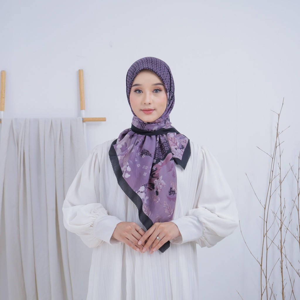 Delmoon Hijab Voal Motif Premium RS-102302 Black - Jilbab Segi Empat Motif Printing Elegan & Adem