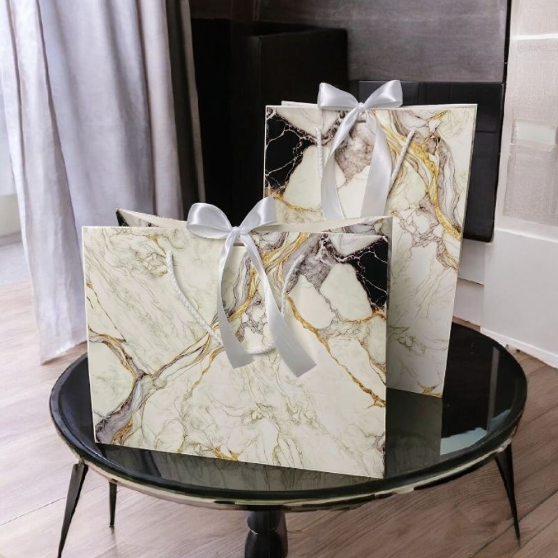 

Paper Bag Motif Marble Tebal Pita OM Putih Elegan Simple Souvenir Kado Wedding Gift Bag Hampers Ulta Marmer