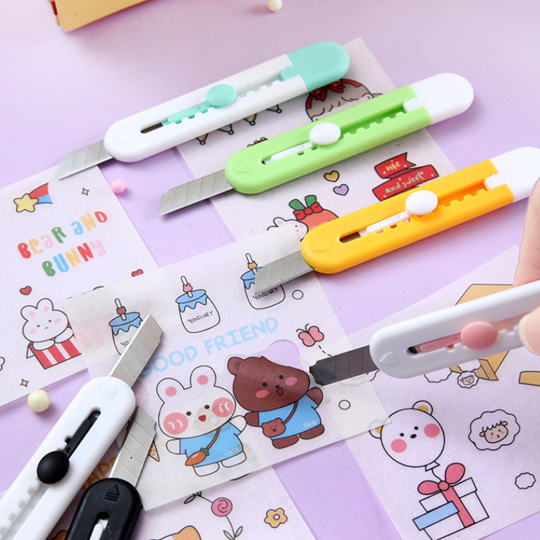 

Azza AccLiving Cutter Mini Motif Polos / Pisau Silet Ukir Kecil / Mini Cute Cutter Pemotong Kertas / Cutter Portable Ukuran Kecil