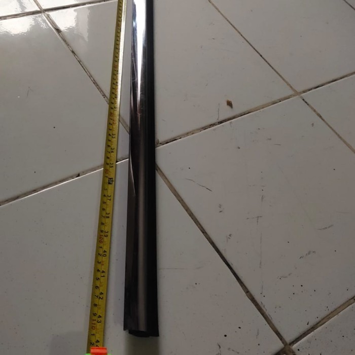 pelipit kaca pintu luar mobil Universal 110cm crhome ori