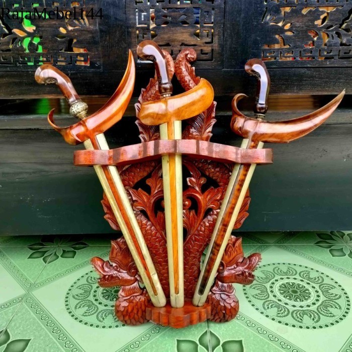 

Blawong Stand Keris Isi 3 Motif Motif Naga Raja Temanten Kayu Jati antik