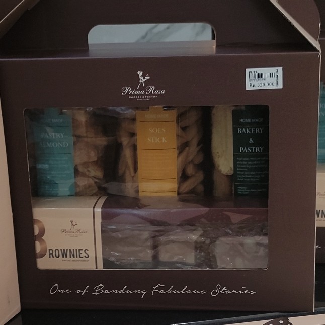 

Hampers Parcel Kue Prima Rasa Bandung isi 4 Kotak Cookies