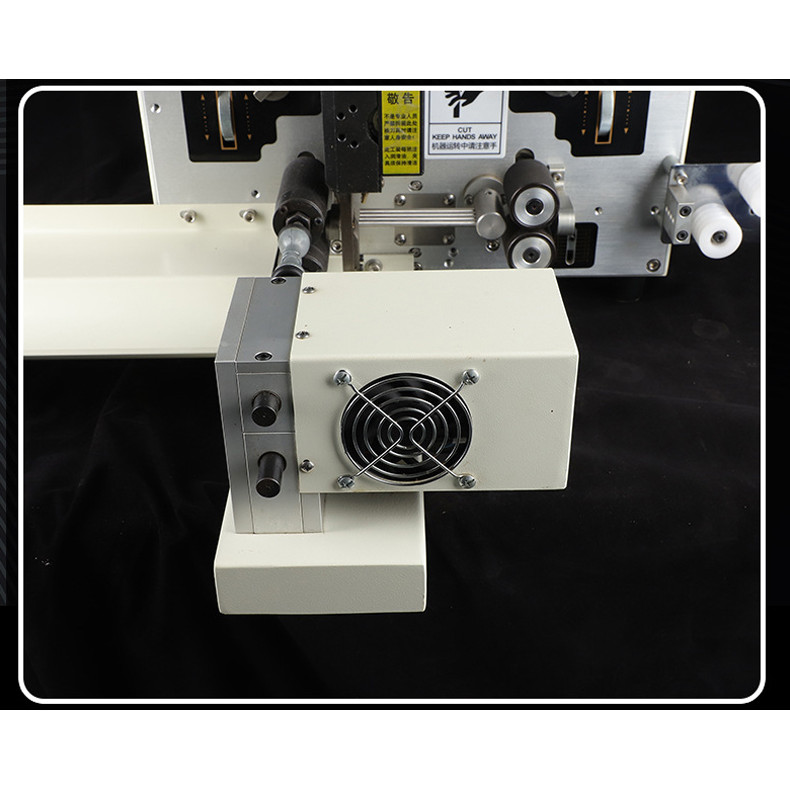 

Fully Automatic Four Electric Wires Cutting Stripping Twisting Machine