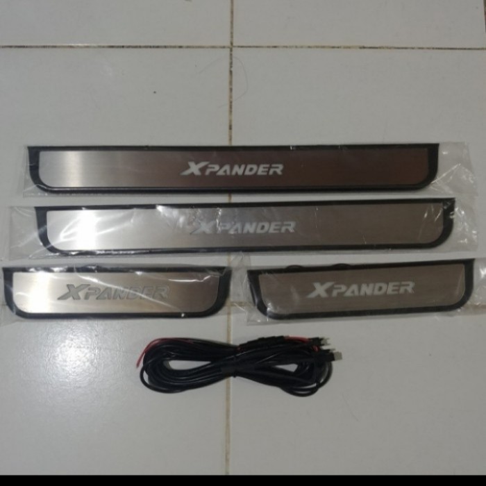 SILLPLATE SAMPING MITSUBISHI XPANDER LAMPU LED