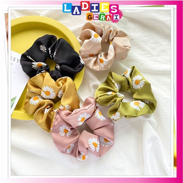 Scrunchie Ikat Rambut Korea Motif Bunga / Kunciran Rambut Scrunchie Bunga Daisy
