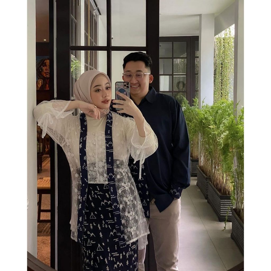 [HOT NEW]  Solo Batik Store - Kebaya Couple Kutubaru Brukat Modern Warna Putih - Batik Couple Kebaya