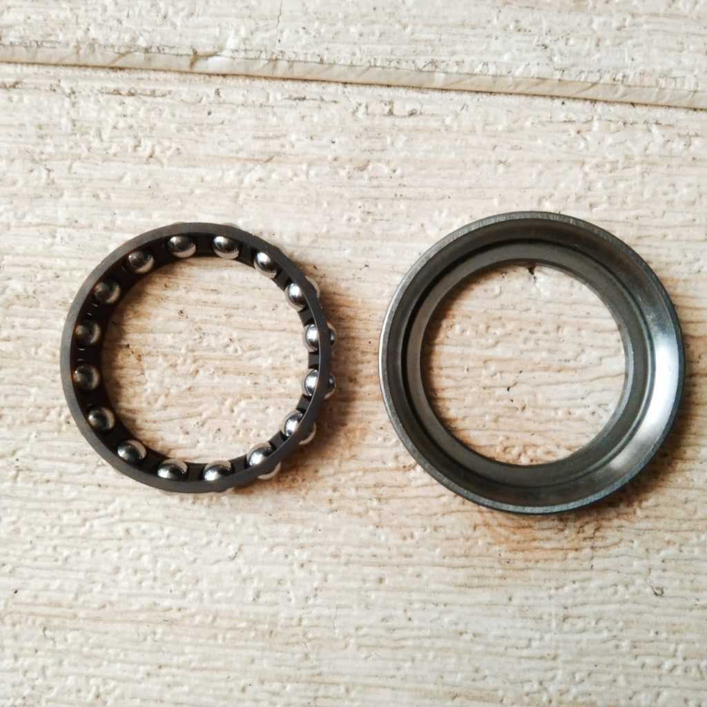 NOS/ KOMSTIR BAGIAN BAWAH  ORIGINAL 100% YAMAHA VIXION ASLI-