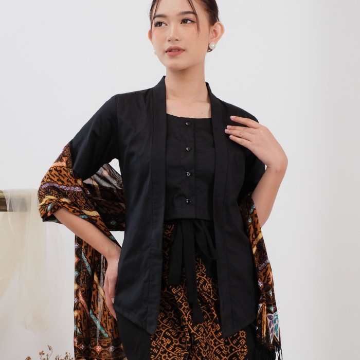 

Kebaya kutubaru etnik nala lengan pendek meradelima katun jepang hitam - XS