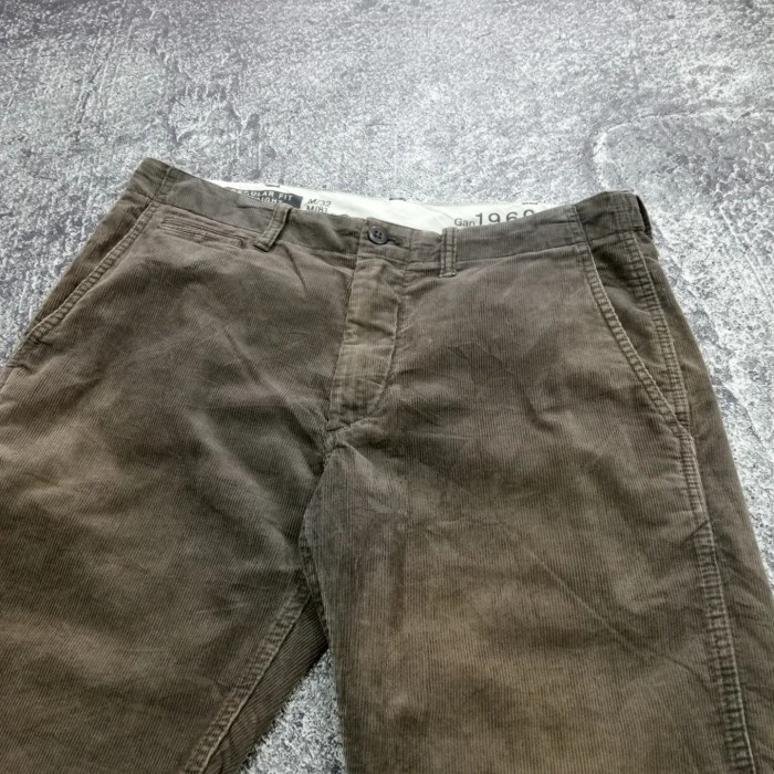 Celana pendek pria corduroy gap 1969