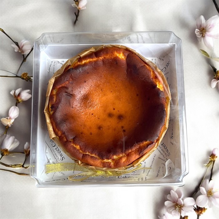 

Premium Burnt Cheesecake size -+ 16 cm