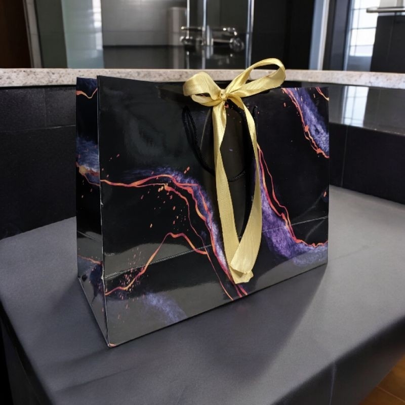 

Paper Bag Motif Marble Tebal Pita Hitam Elegan Simple Souvenir Kado Wedding Gift Bag Hampers Ulta Marmer