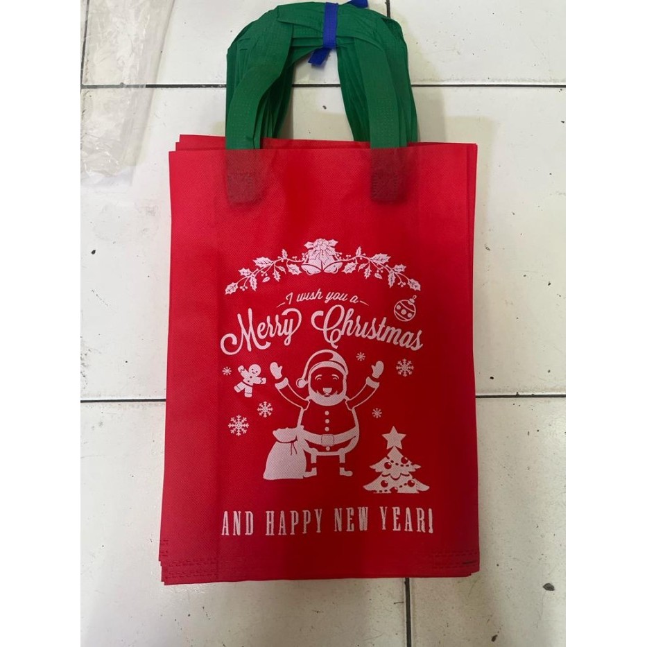 

TAS KAIN SPUNBOND GOODIE BAG UKURAN 25 X 35 NATAL CHRISTMAS - Merah