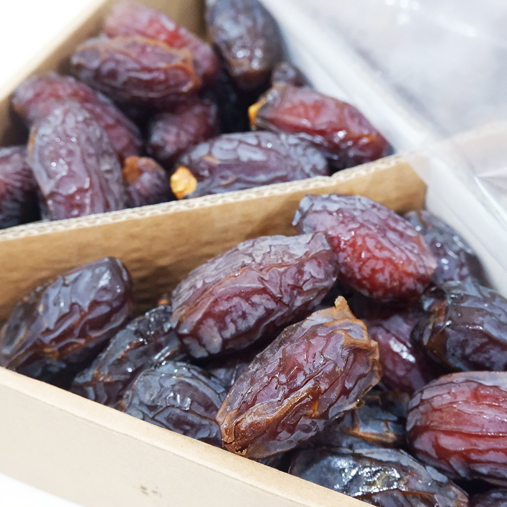 

100g Kurma Medjoul Dates Palestinian Medium Ariha - NUMI BULK BIN