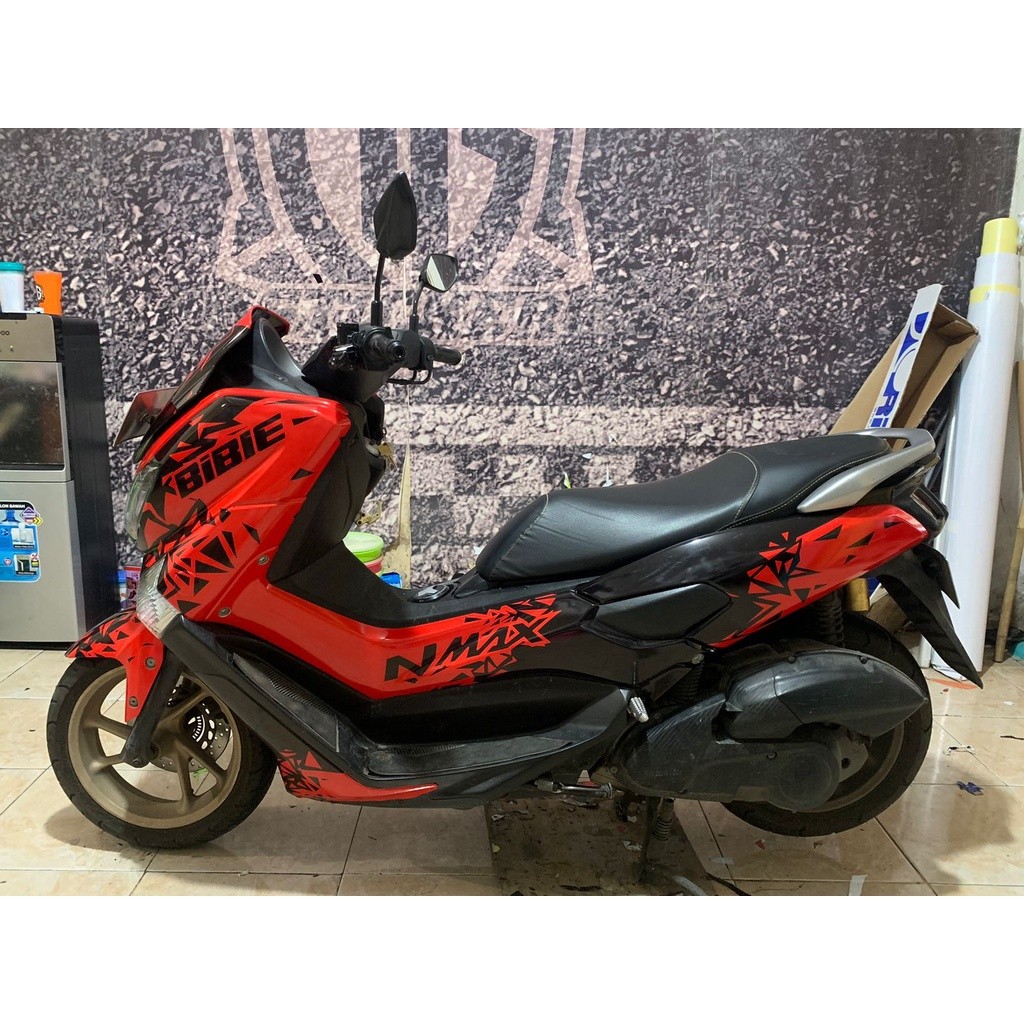 Stiker Decal Motor YAMAHA NMAX OLD Full Body Sticker NMAX Lama Motif Garis Hitam Dan Merah Keren