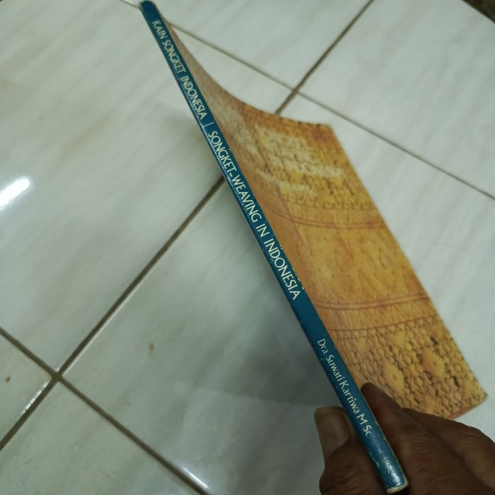 

KAIN SONGKET INDONESIA- Dra Suwati Kartiwa M Sc- E2
