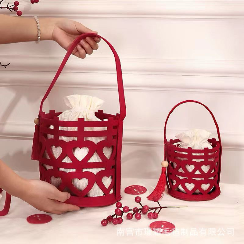 

TokoSasa Tas Jinjing Keranjang Merah Love / Tas Tenteng Keranjang Kanvas Shuang Xi Love Merah Sangjit Wedding Non-Woven Bag / Goodie Bag Canvas Souvenir Pernikahan / Tas Keranjang Canvas Natalan Merry Christmas Natal Merah Maroon