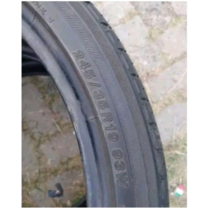 Ban Mobil Ring 19 Merek Yokohama 245/35 R19 Second Tubeless (NOS)
