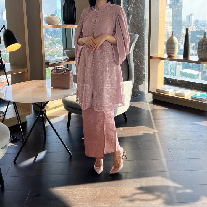 Lausboutique-Tunik Maisa Chantilly-Kebaya Modern