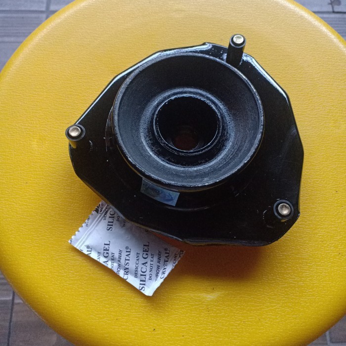 Part Ready support shock depan kanan Corolla DX ke70 tahun 1982-1983 Cod