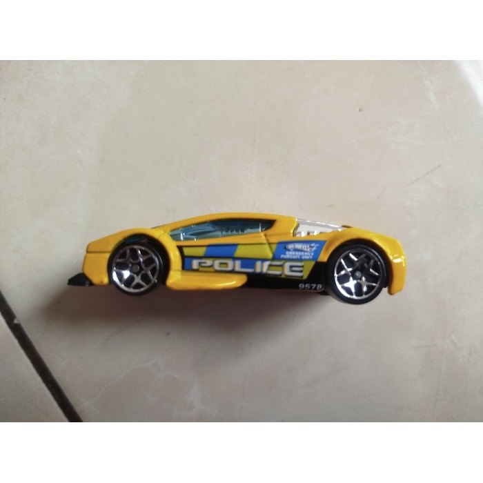 DIECAST LOOSE  HOTWHEELS HOT WHEELS  ZOTIC YELLOW POLICE K6179 ORI