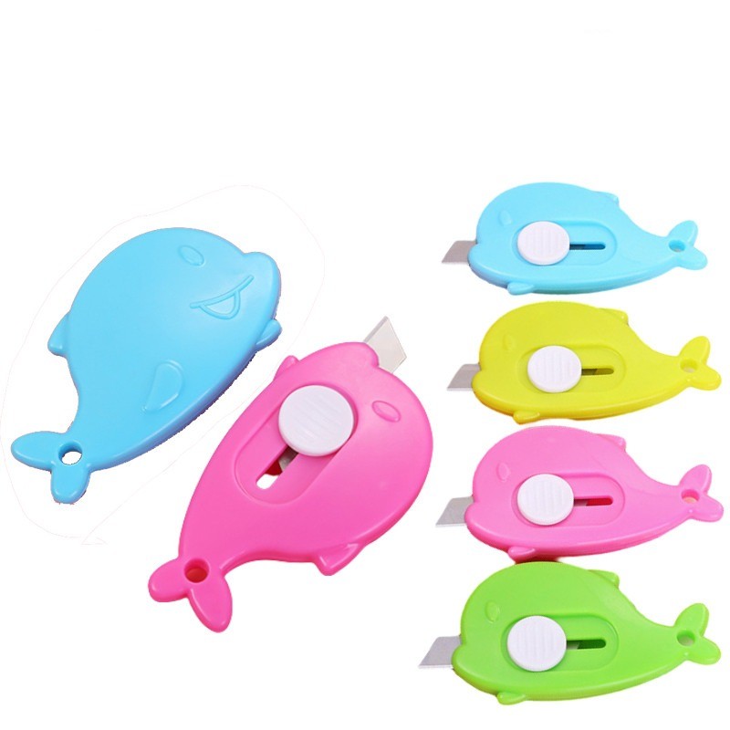 

CAHAYA MANDIRI6 [HS] PISAU CUTTER MINI MODEL DOLPHINE LUCU / PISAU MINI PEMBUKA UNBOXING PAKET / PISAU PEMOTONG KERTAS / CUTTER MINI SERBAGUNA