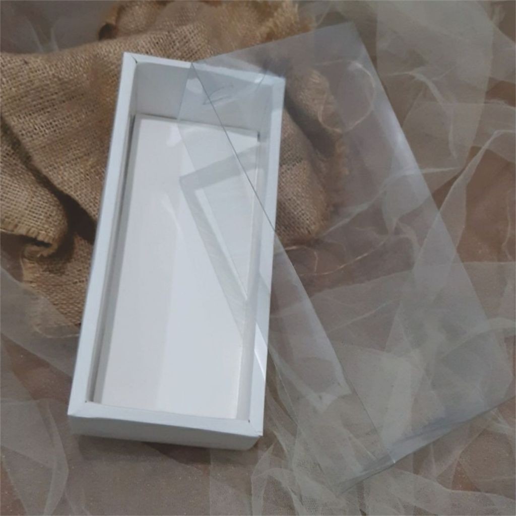 

Box Doskue 20 x 8 x 5,5 cm Model Slop Box Piala Akrilik hari Guru/Teacher Day